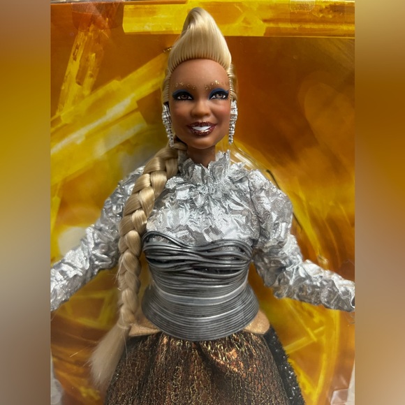 Disney "A Wrinkle in Time" Oprah Barbie Doll NEW - Picture 4 of 6